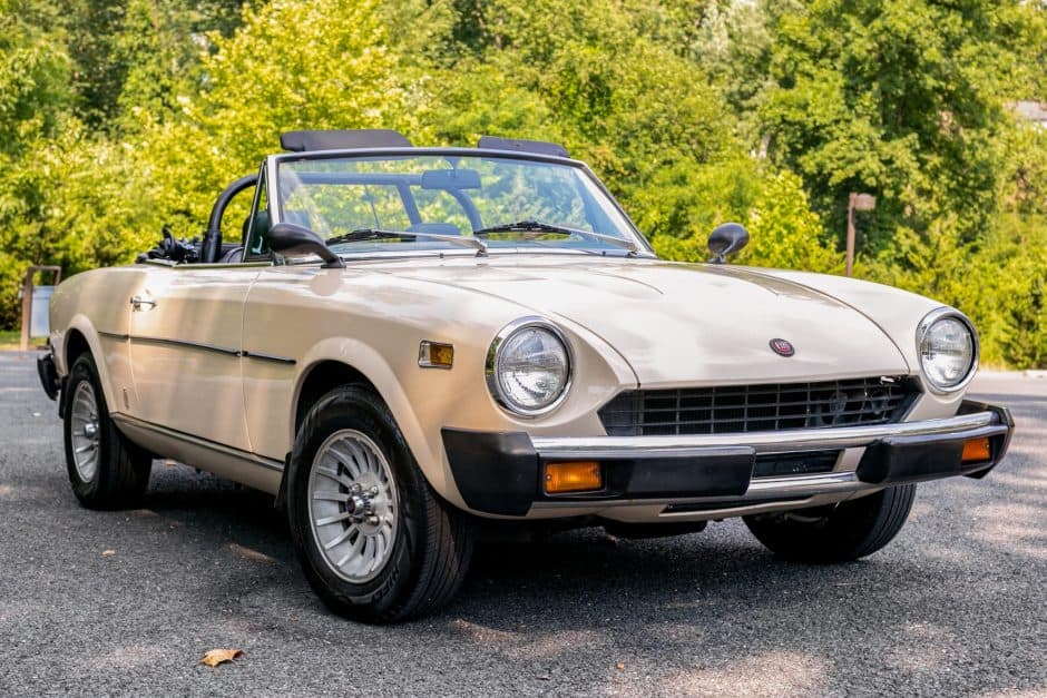 1978 Fiat 124 Spider (1966-1985) sold for $10,000