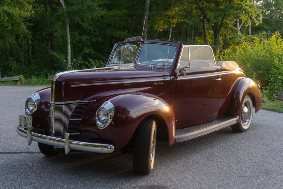 1940 Ford Standard, Deluxe, & Super Deluxe sold for $39,000