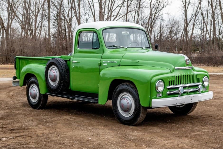 1952 International Harvester Pickup sold for $15,556