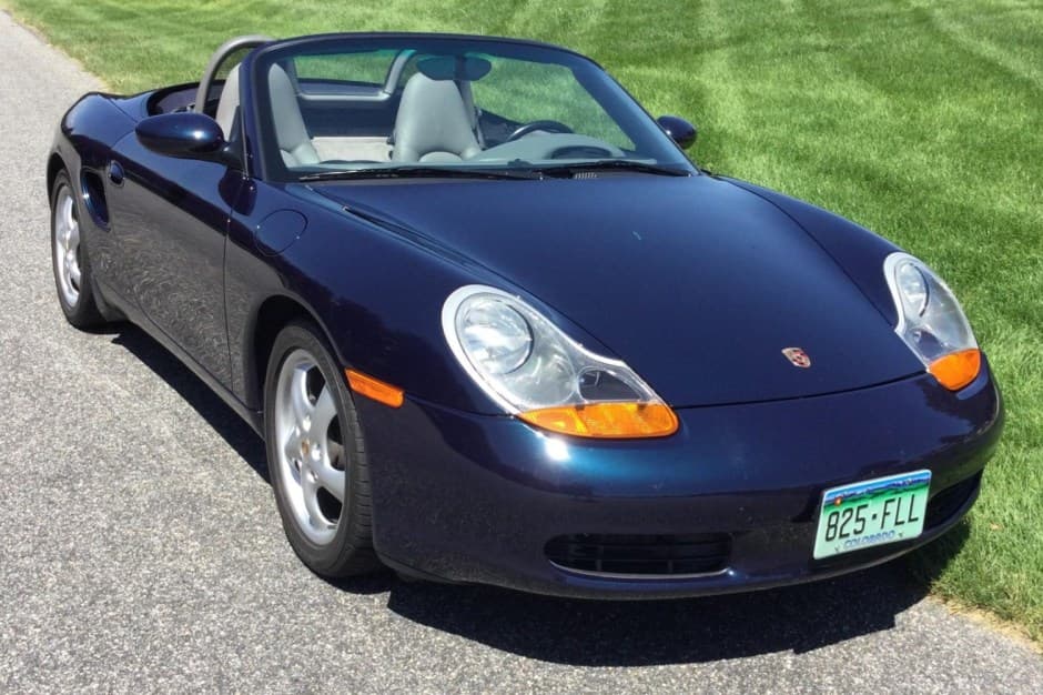 2000 Porsche 986 Boxster sold for $16,550