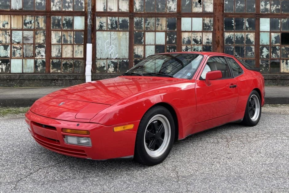 1986 Porsche 944 Turbo sold for $15,250