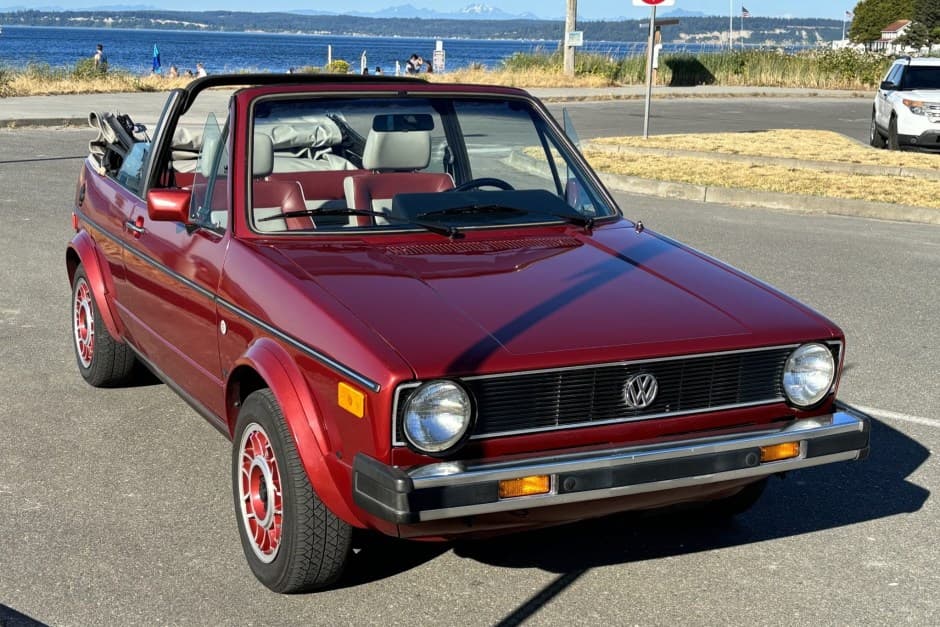 1986 Volkswagen Golf/Rabbit Cabriolet sold for $7,735
