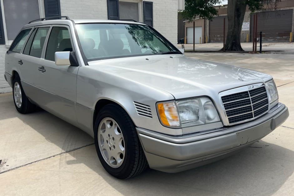 1996 Mercedes-Benz W124 E-Class sold for $13,000