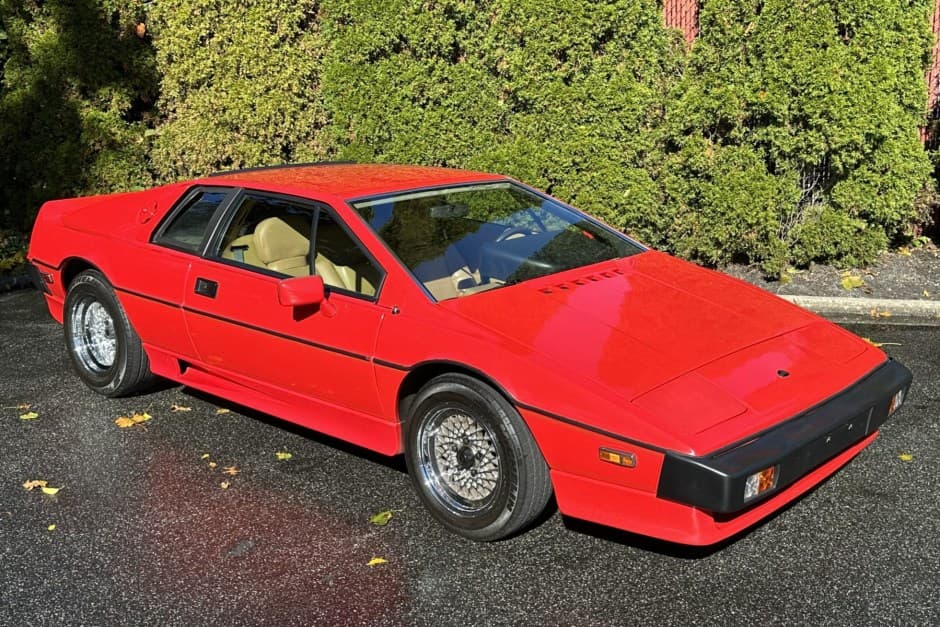 1987 Lotus Esprit sold for $39,990