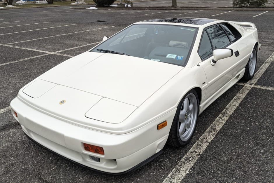 1991 Lotus Esprit sold for $27,000
