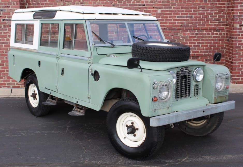 1968 Land Rover Series 109 sold for $21,000