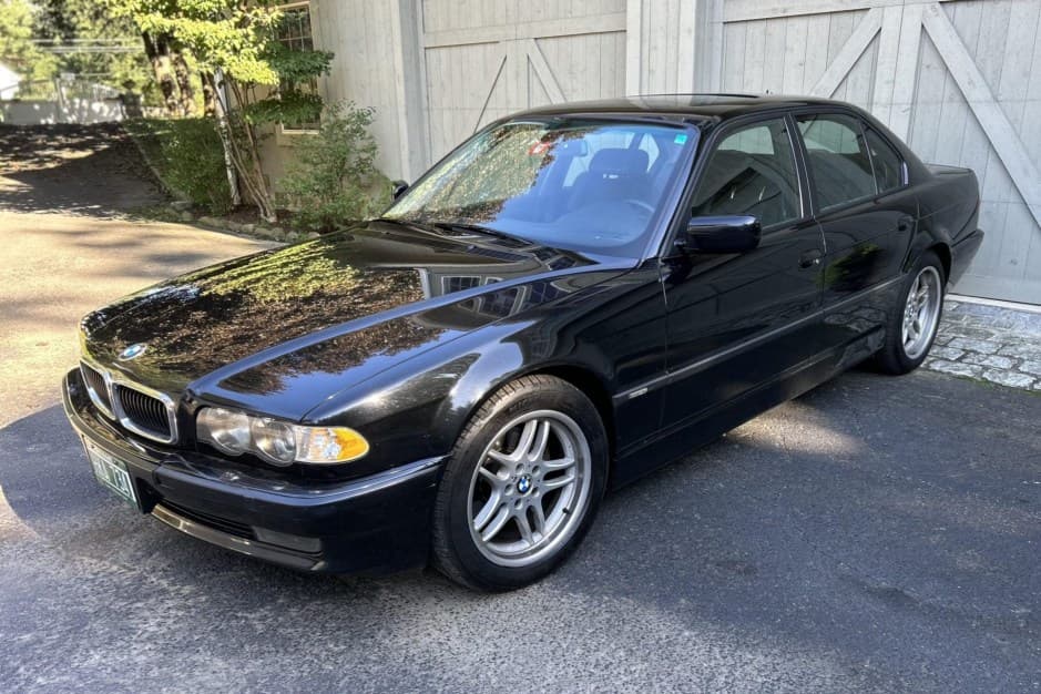 2001 BMW E38 7-Series sold for $7,100