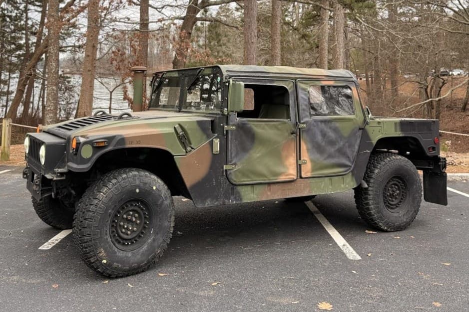 2006 Hummer HMMWV/Humvee sold for $16,500