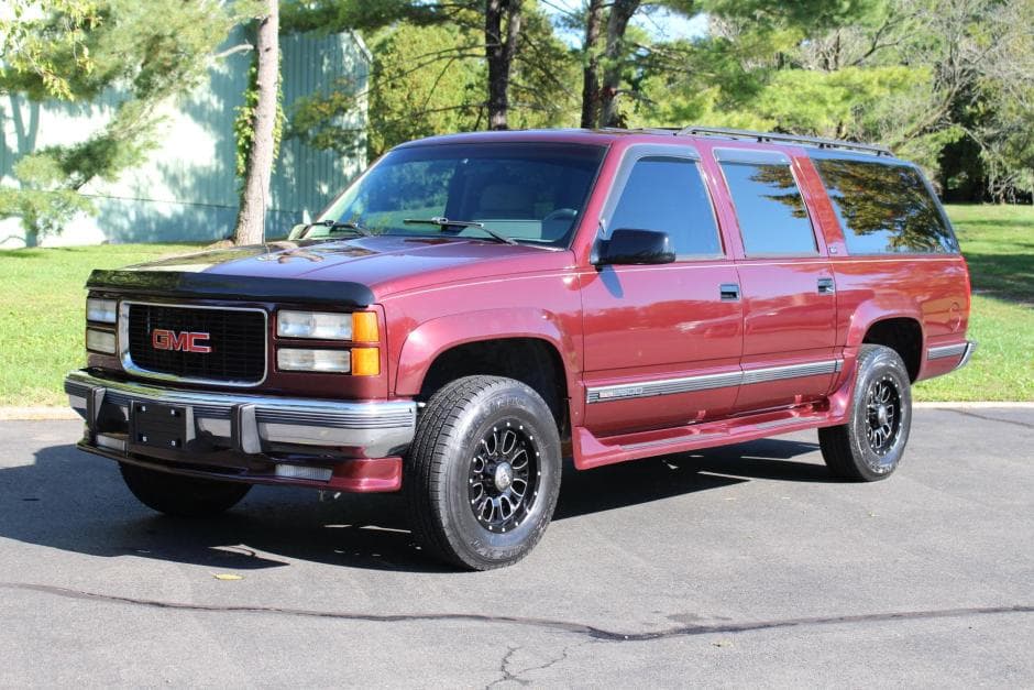 1994 GMC Suburban (GMT400 1992-1999) sold for $17,000