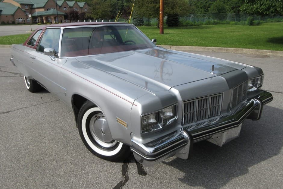 1975 Oldsmobile 98 sold for $8,800