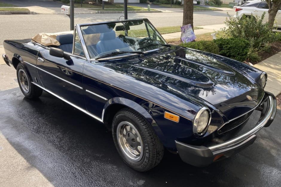 1980 Fiat 124 Spider (1966-1985) sold for $5,200