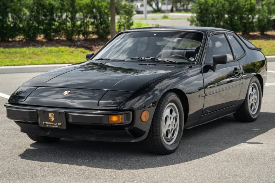 1988 Porsche 924 sold for $14,750