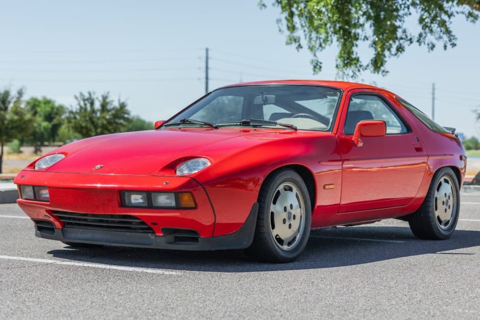 1984 Porsche 928 sold for $20,500