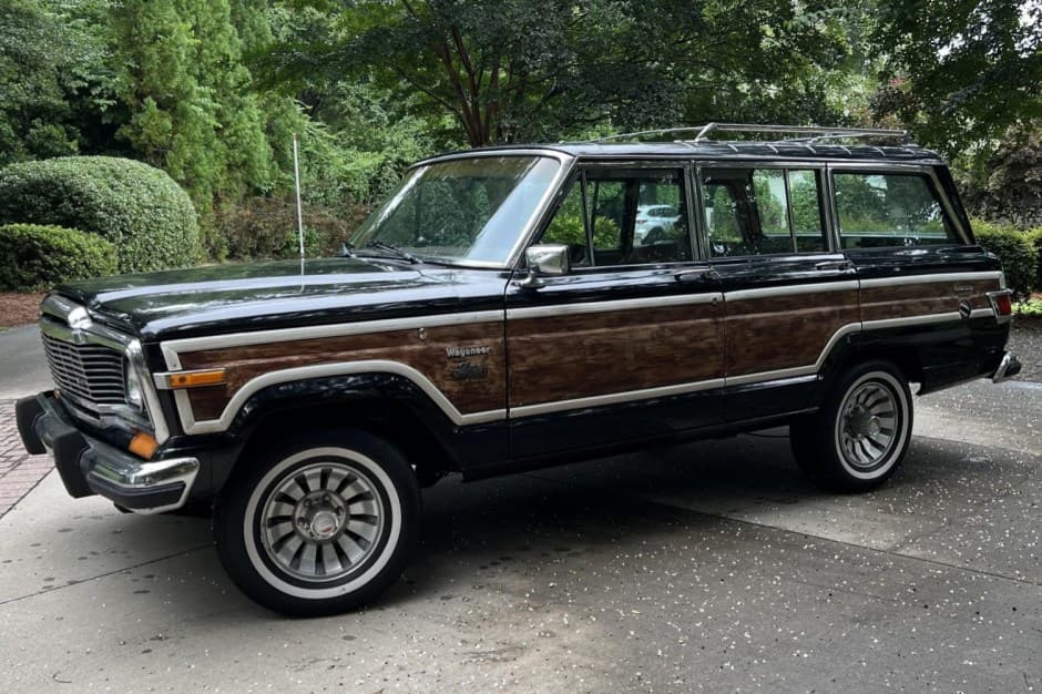 1980 Jeep SJ Grand Wagoneer sold for $12,000