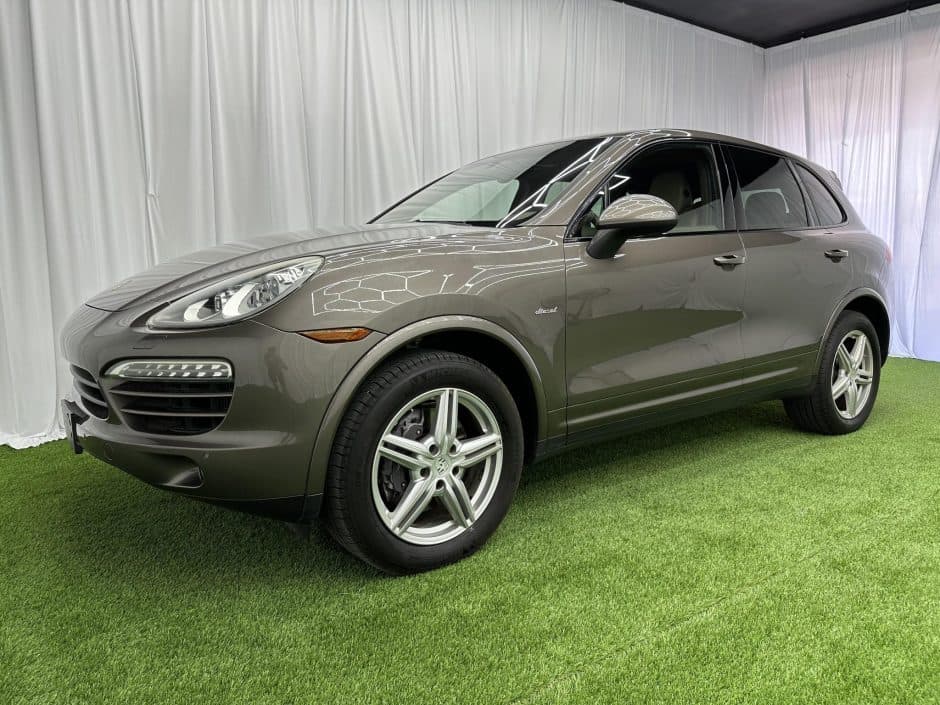 2013 Porsche 958 Cayenne (2011-2018) sold for $18,000