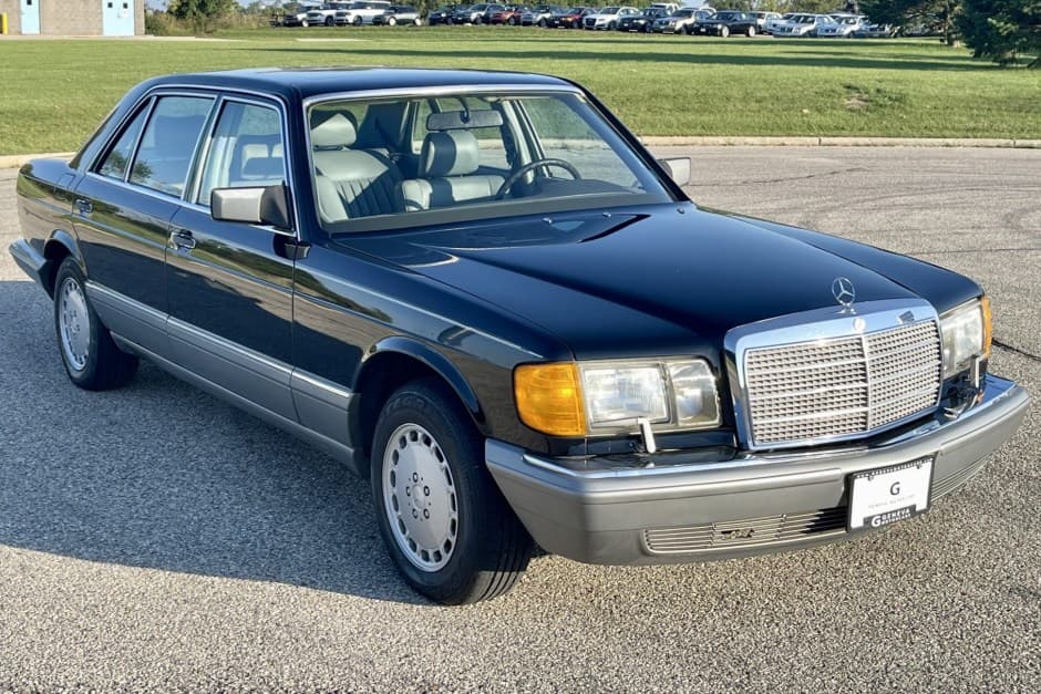 1988 Mercedes-Benz W126 S-Class sold for $15,750