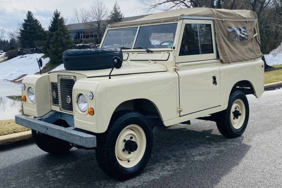 1971 Land Rover Series 88 sold for $35,000