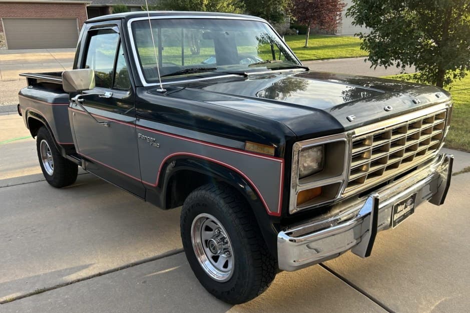 1981 Ford F-Series 1980-1986 sold for $8,100