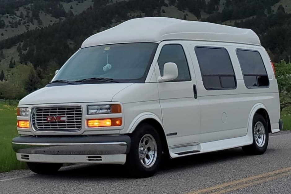 1998 GMC Van sold for $9,877