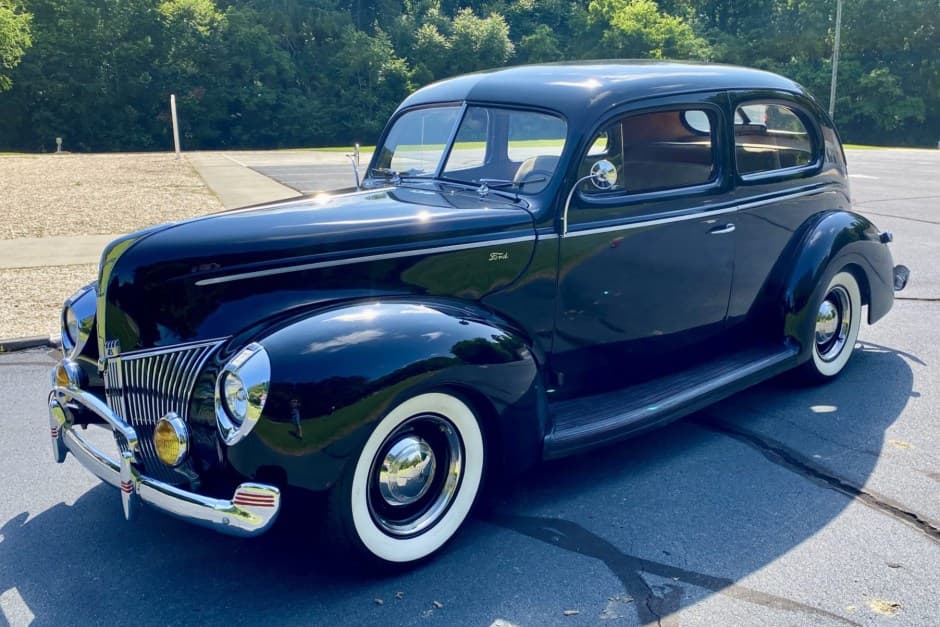 1940 Ford Standard, Deluxe, & Super Deluxe sold for $24,000