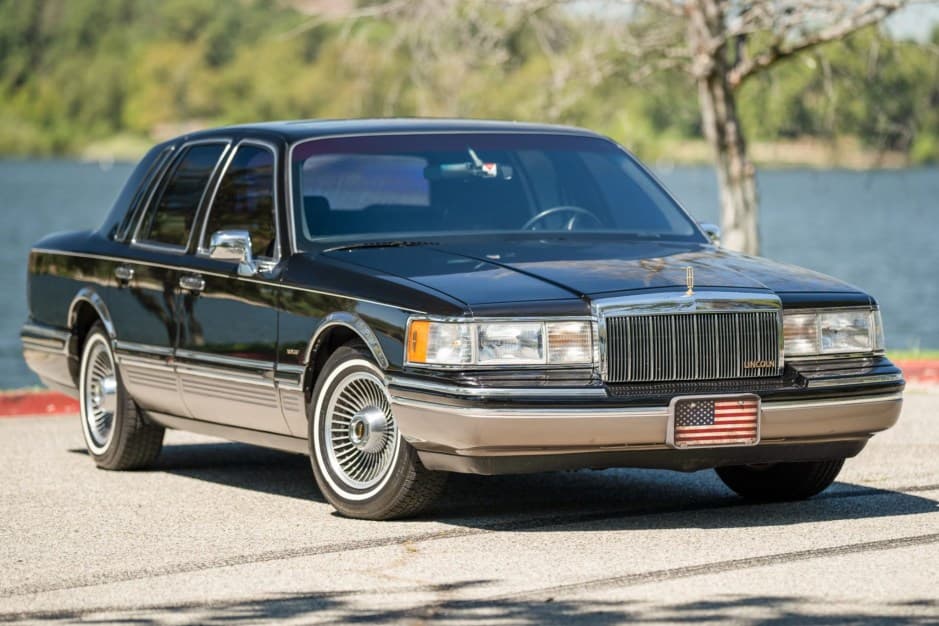 1991 Lincoln Town Car sold for $6,400