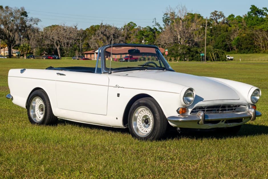 1966 Sunbeam Alpine sold for $16,000