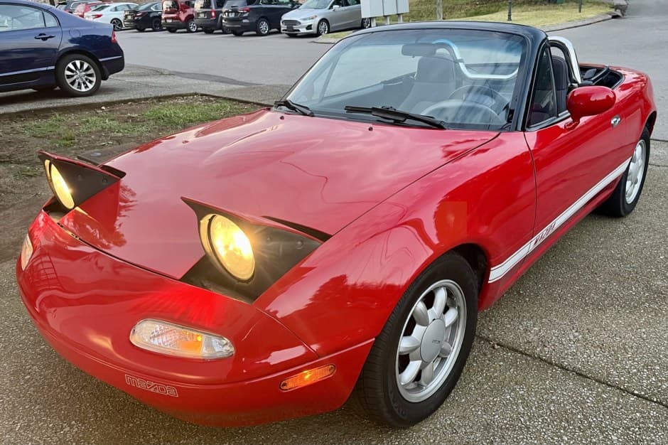 1990 Mazda NA MX-5 Miata sold for $7,500