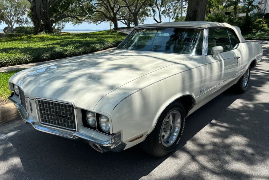1972 Oldsmobile Cutlass sold for $20,750