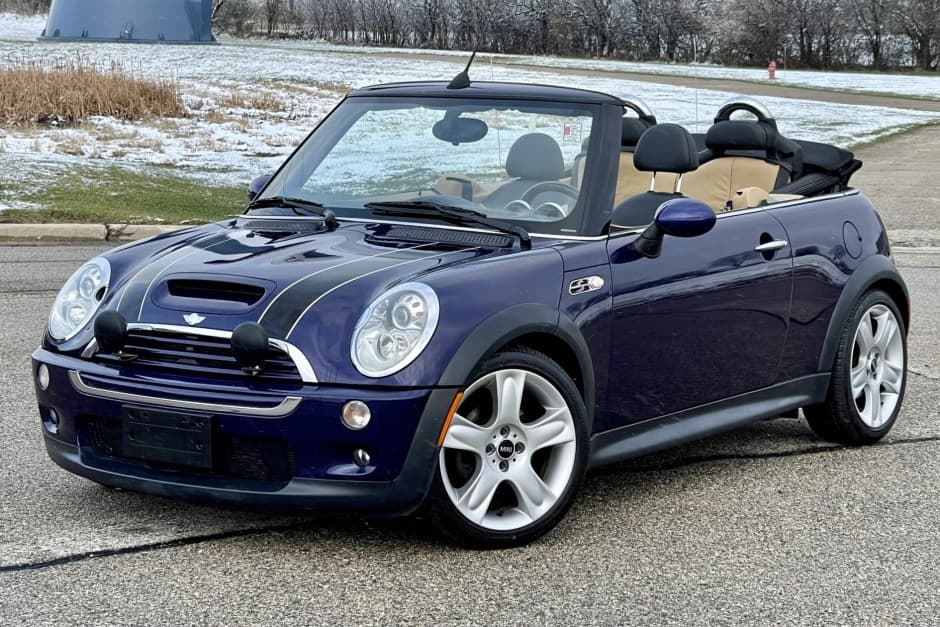 2006 Mini R52 Cooper Convertible sold for $9,100