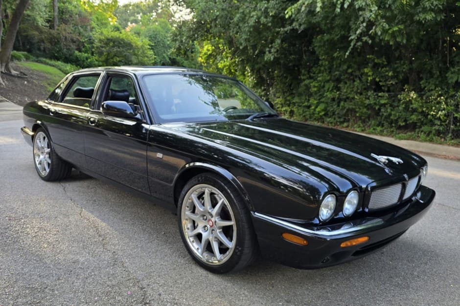 2002 Jaguar X308 XJ (1998-2003) sold for $14,545
