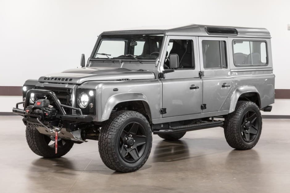 2021 Osprey Defender Replica sold for $135,000