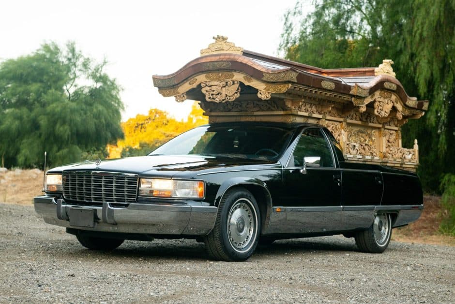 1993 Cadillac Fleetwood 1985-1996 sold for $14,000