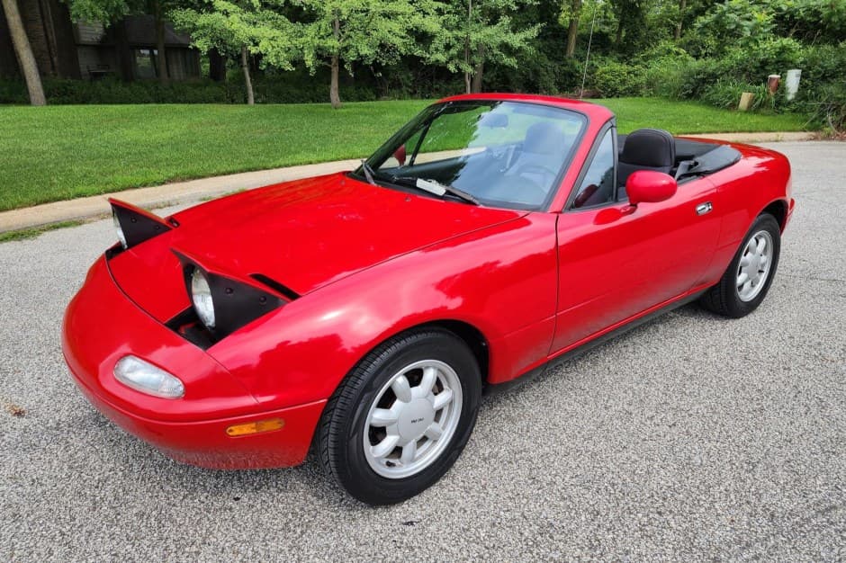 1992 Mazda NA MX-5 Miata sold for $11,250