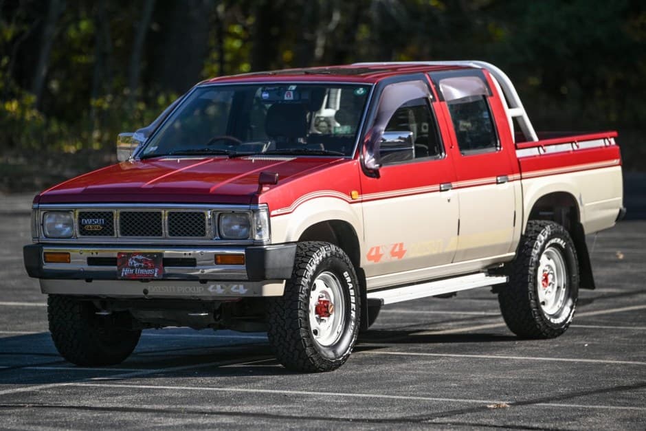 1992 Nissan Pickup sold for $9,100