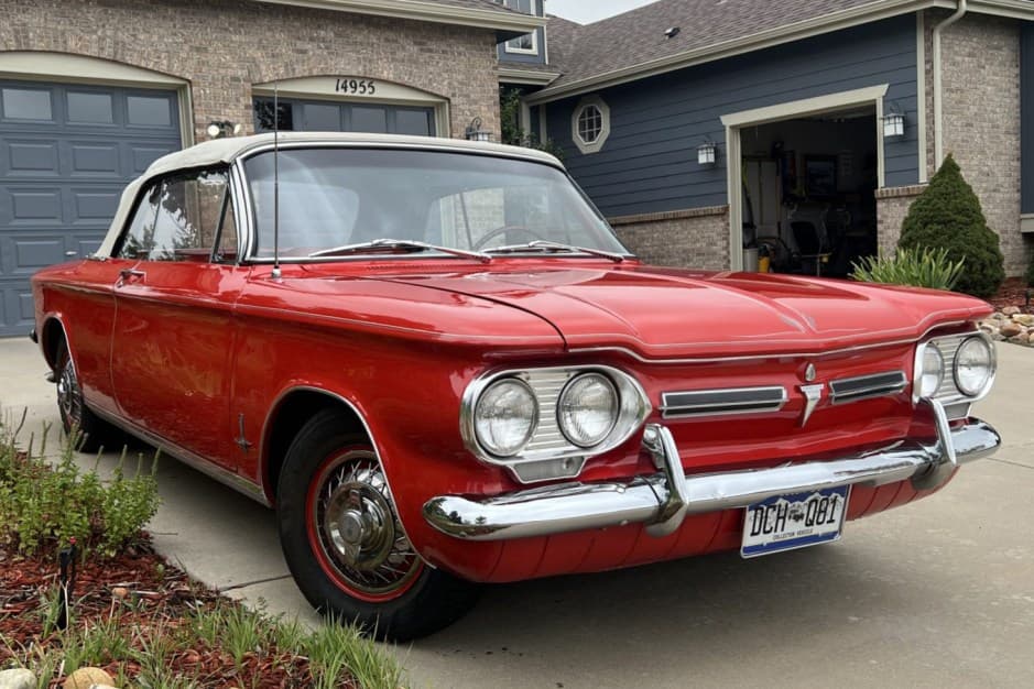 1962 Chevrolet Corvair (1960-1964) sold for $8,000