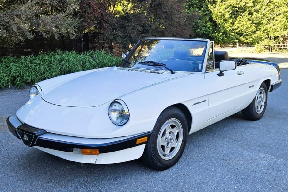 1990 Alfa Romeo 105/115 Spider Series 3 sold for $17,500