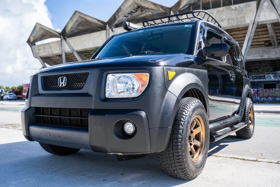 2005 Honda Element sold for $15,500