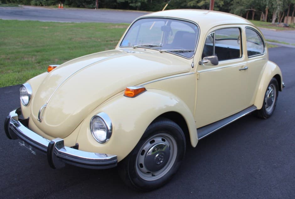 1971 Volkswagen Super Beetle sold for $13,250