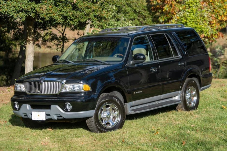 2001 Lincoln Navigator sold for $22,000