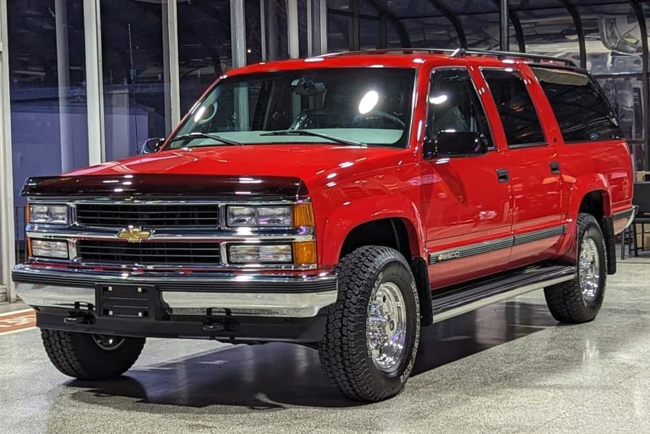 1998 Chevrolet Suburban (GMT400 1992-1999) sold for $81,555