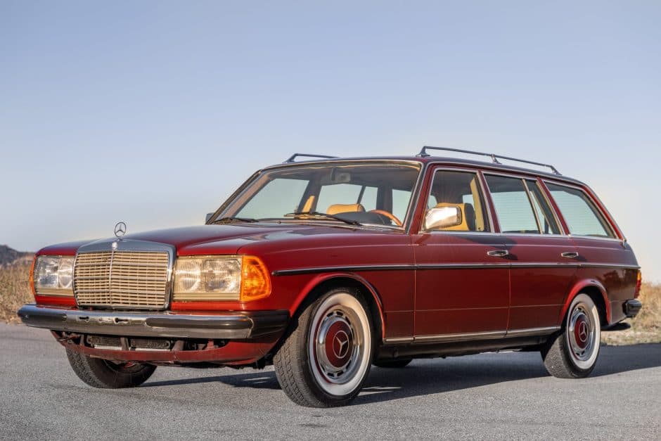 1982 Mercedes-Benz W123 sold for $19,750
