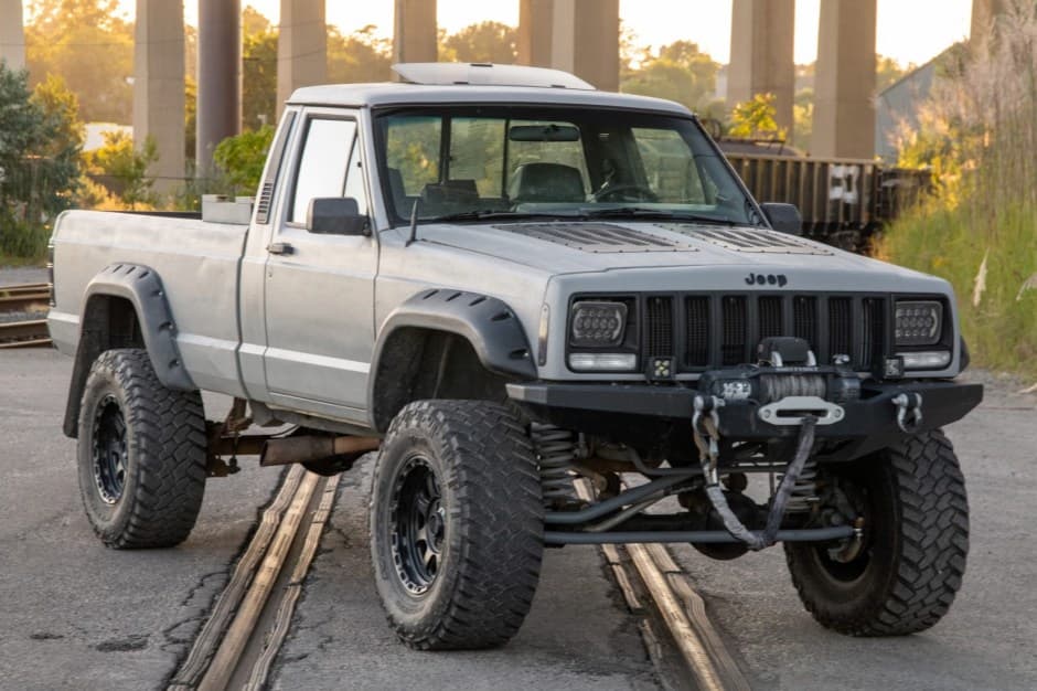 1989 Jeep Pickup sold for $9,400