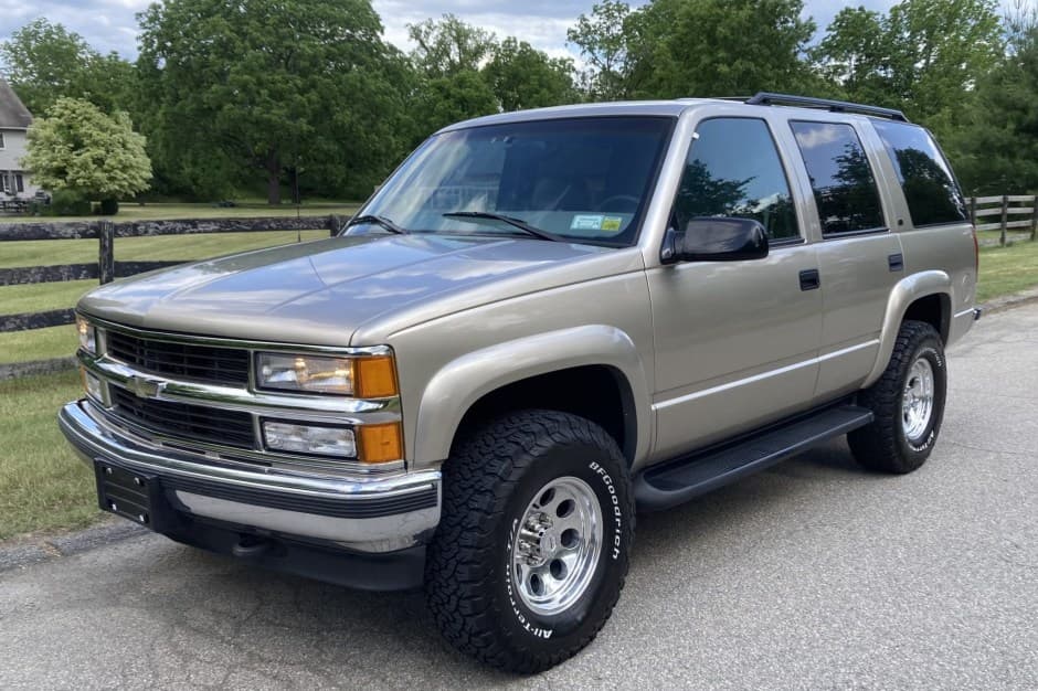 1999 Chevrolet Tahoe GMT400 sold for $13,590