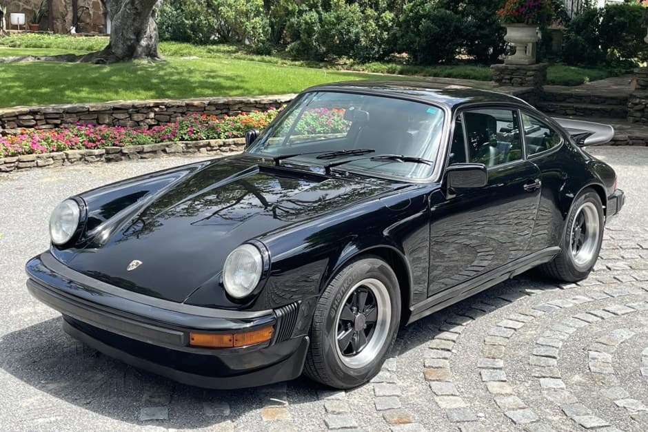 1976 Porsche 911 1974-1977 sold for $66,000