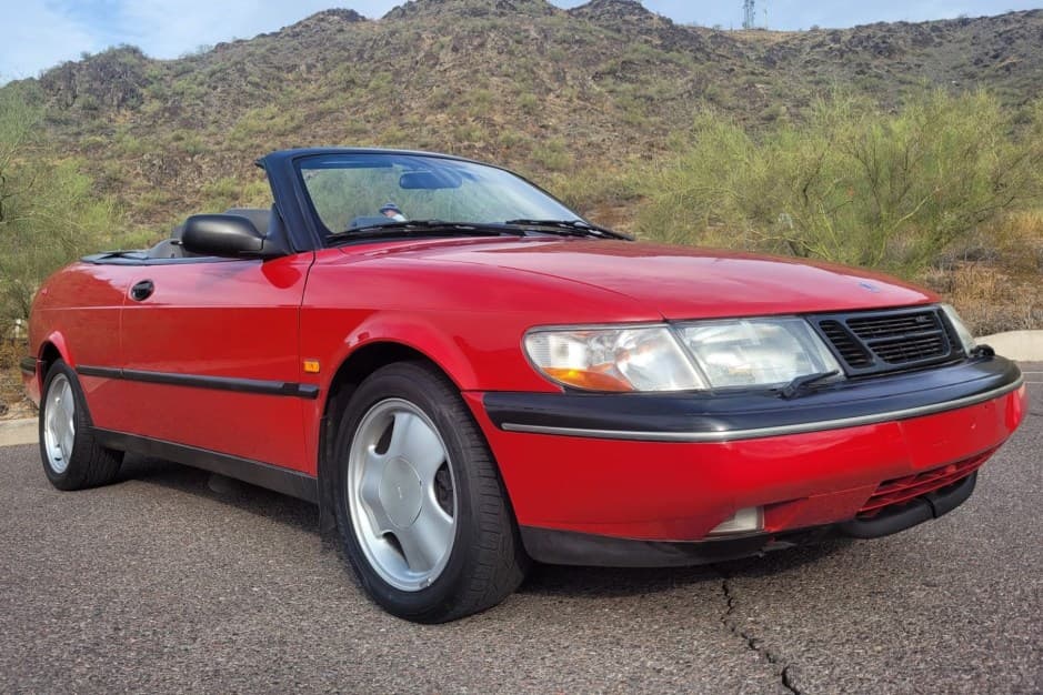 1995 Saab 900 sold for $4,600