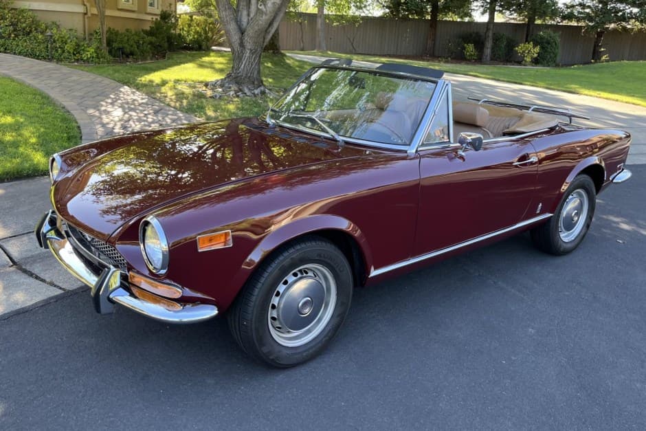 1972 Fiat 124 Spider (1966-1985) sold for $16,000