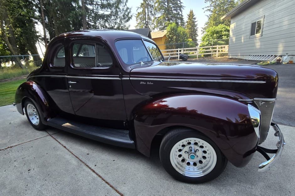 1940 Ford Standard, Deluxe, & Super Deluxe sold for $30,835