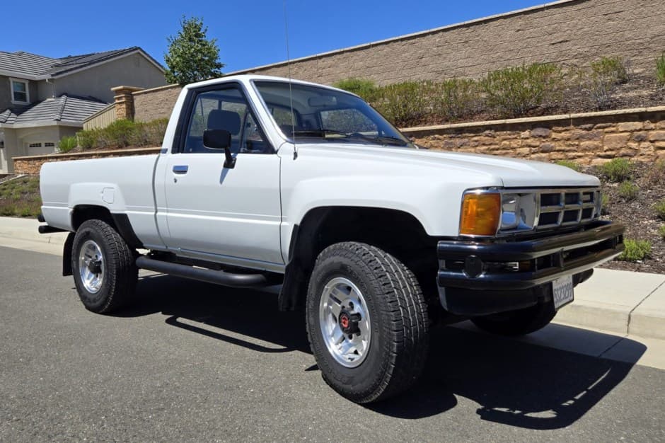 1986 Toyota Pickup (N50/N60/N70 1984-1988) sold for $13,500