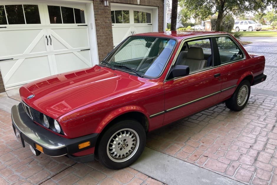 1985 BMW E30 3-Series Coupe sold for $12,800