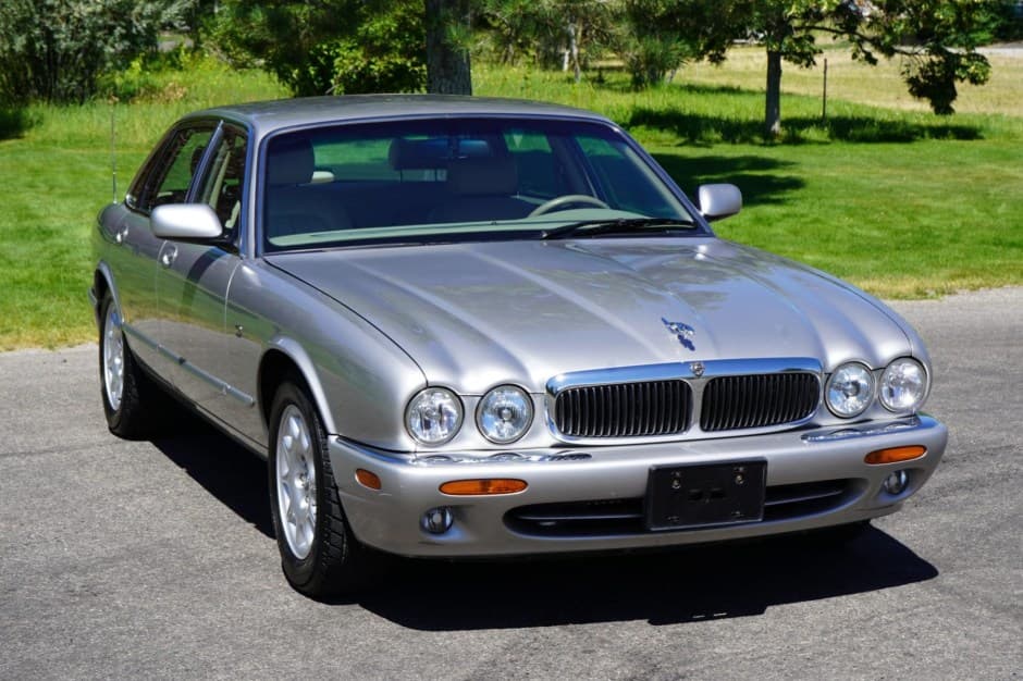 1998 Jaguar X308 XJ (1998-2003) sold for $4,000
